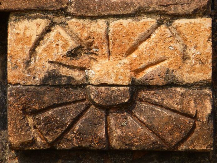 Carved Brick Pattern at Nalanda Photograph from the ruins of Nalanda in Bihar taken by Anandajoti.