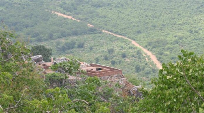 Grdhrakuta Mountain (or Vultures peak) Grdhrakuta Mountain (Vulture peak) in Rajgir